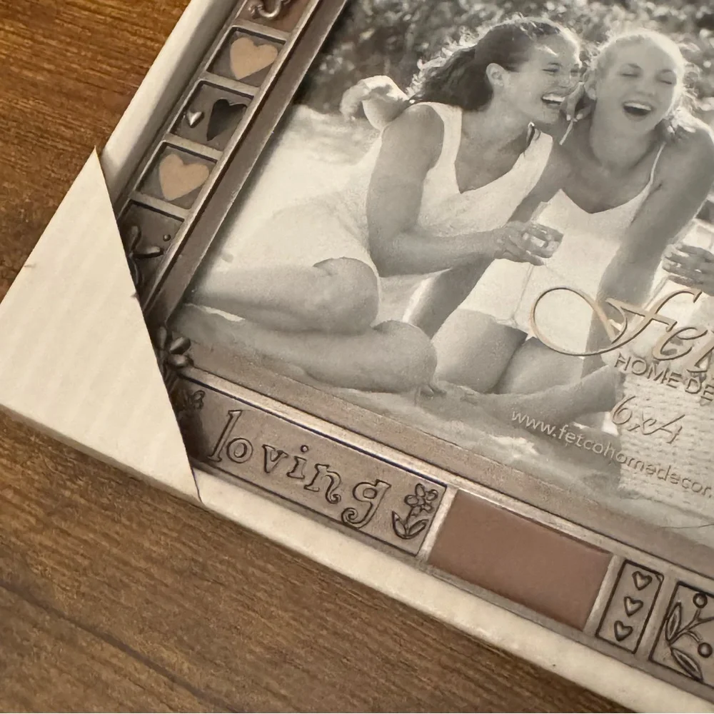 Fetco Home Decor Sisters 6x4‎ Metal Picture Frame Hearts NIB 2006